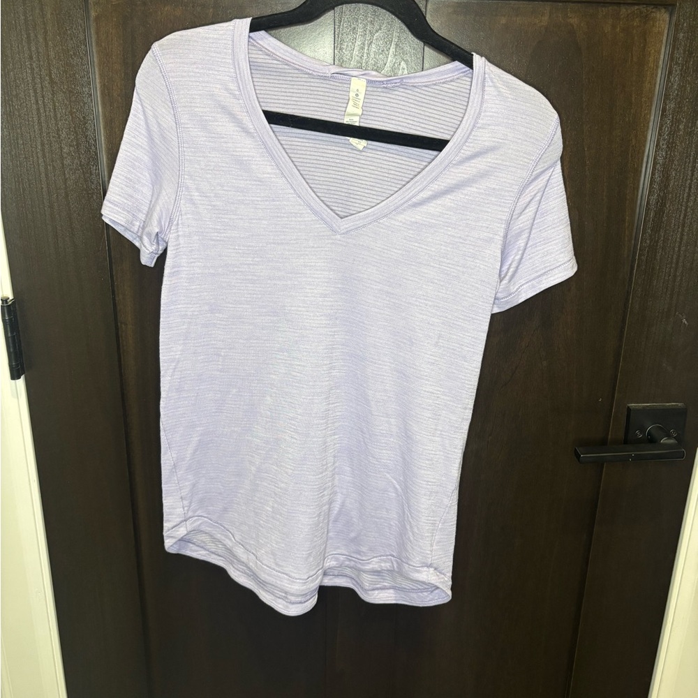 Lululemon Swiftly Tech V-Neck Short Sleeve‎ Tee